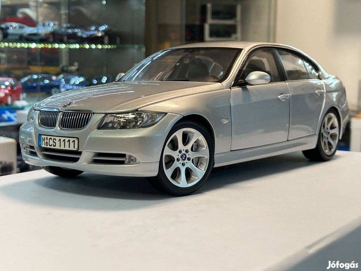 BMW 330i E90 2005 1:18 Kyosho Dealer Edition