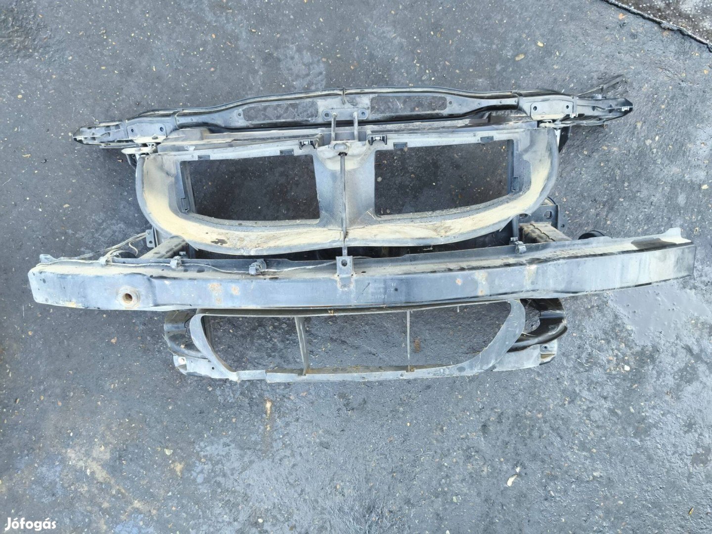 BMW 3 E90 E91 320D homlokfal zárhíd