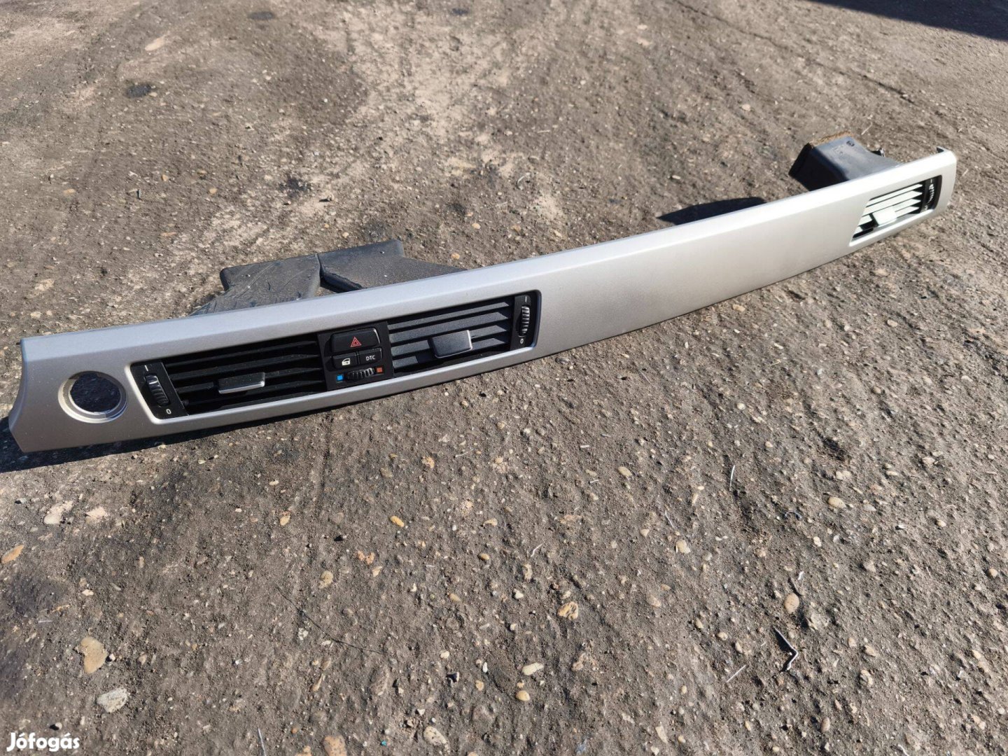 BMW 3 E90 E91 műszerfal középső díszléc + szellőzők