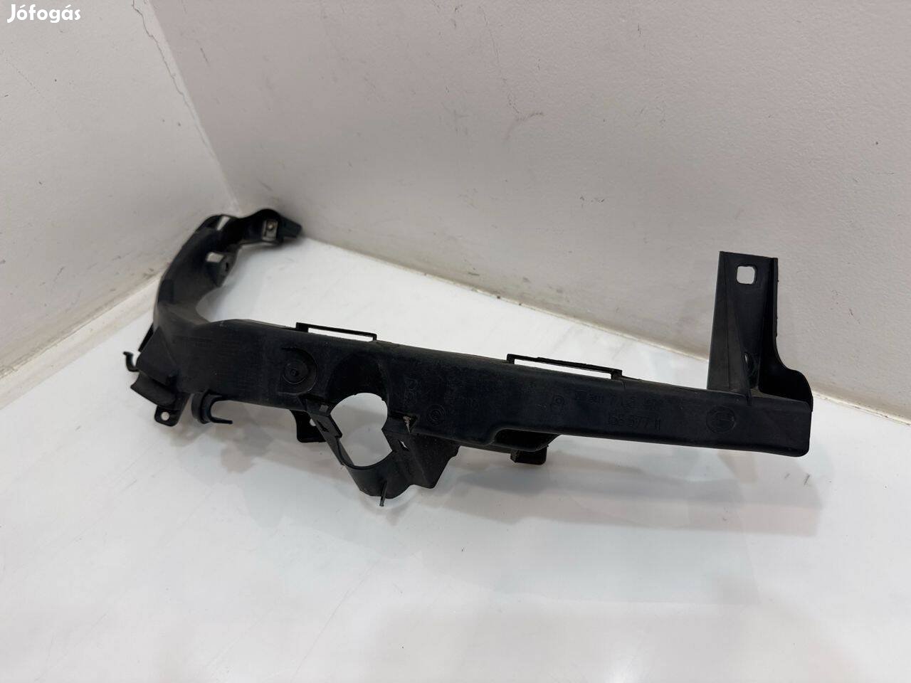 BMW 3 E90 Jobb Fényszóró Tartó