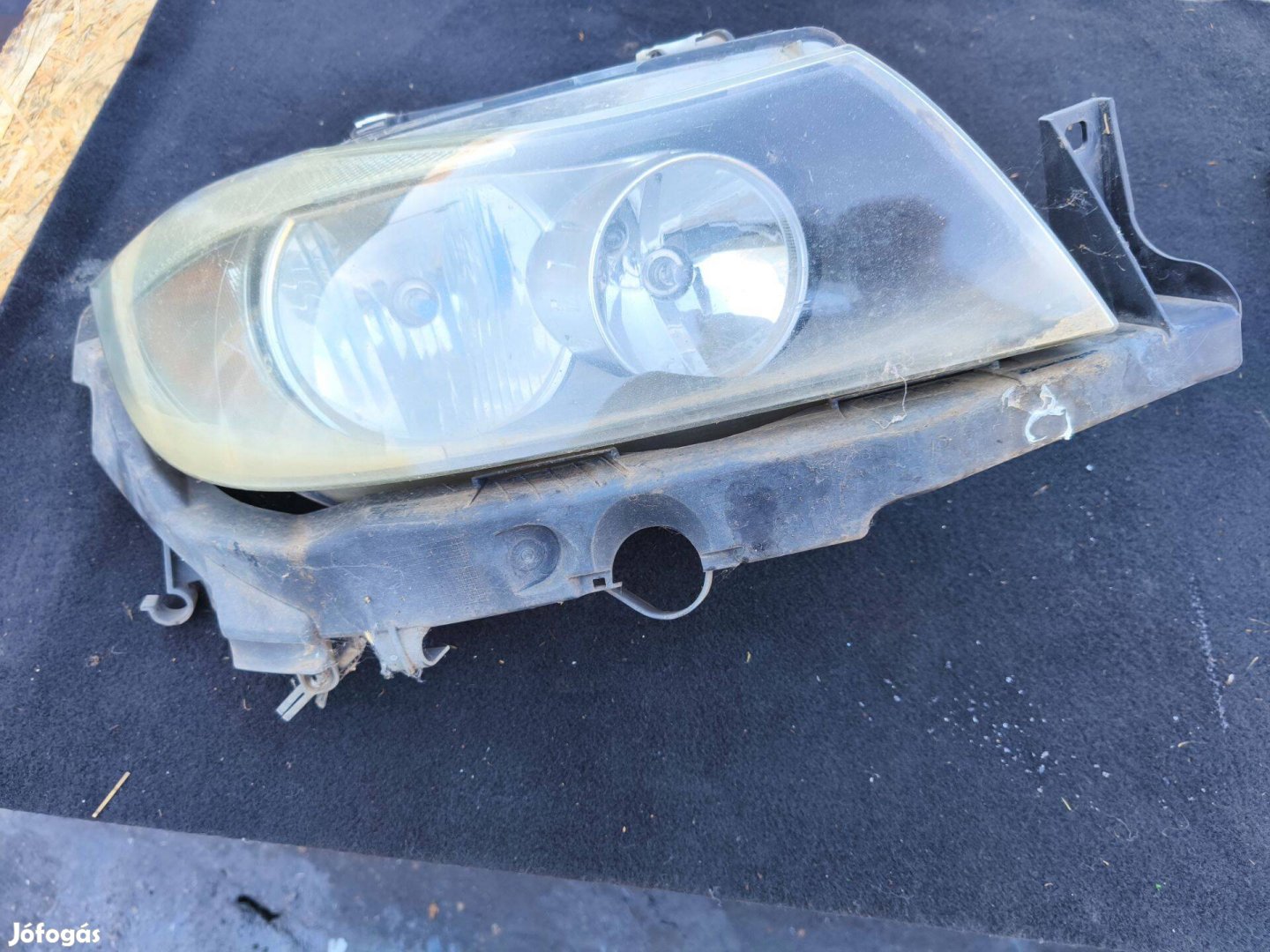 BMW 3 E90 jobb fényszóró halogén