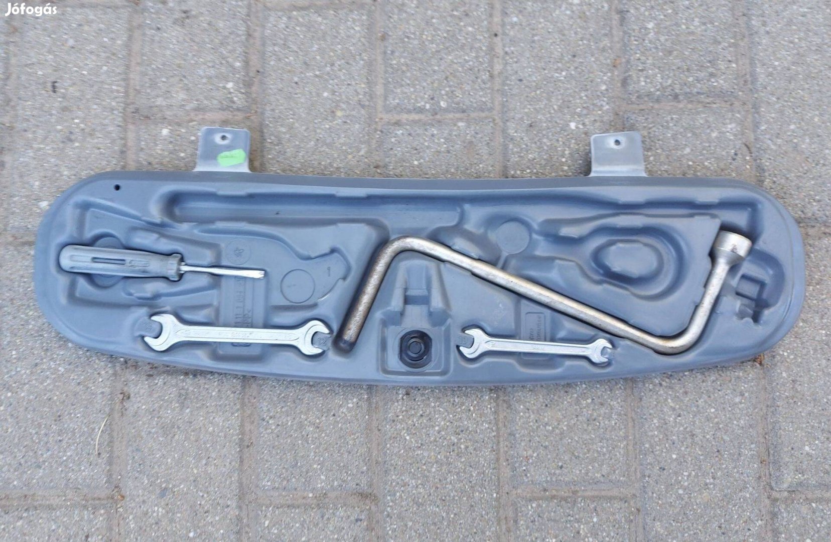 BMW 3-as sorozat E46 szerszámkészlet, szerszámtartó