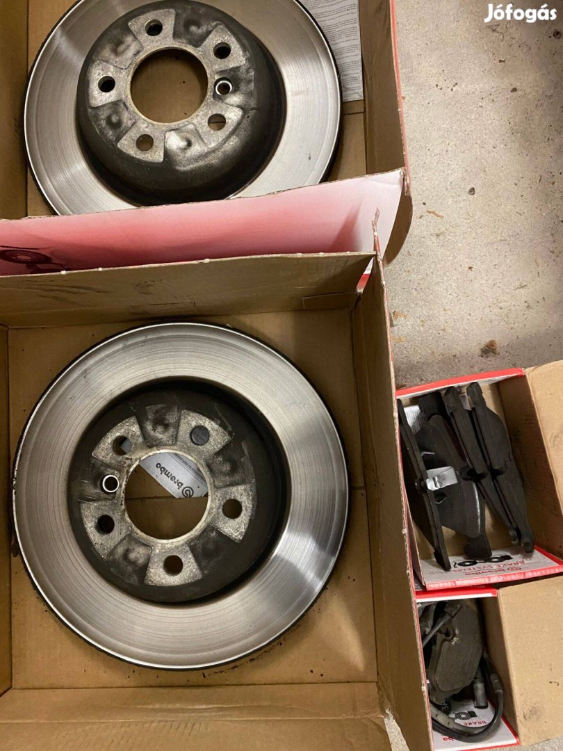 BMW 520d F10 típusú gyári első féktárcsa - fékbetét bontásból