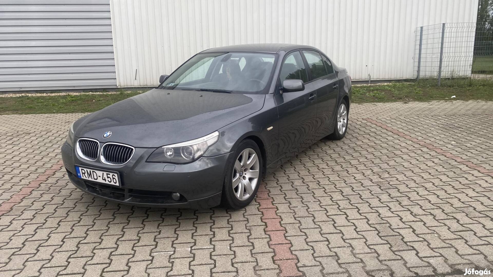 BMW 523i.......