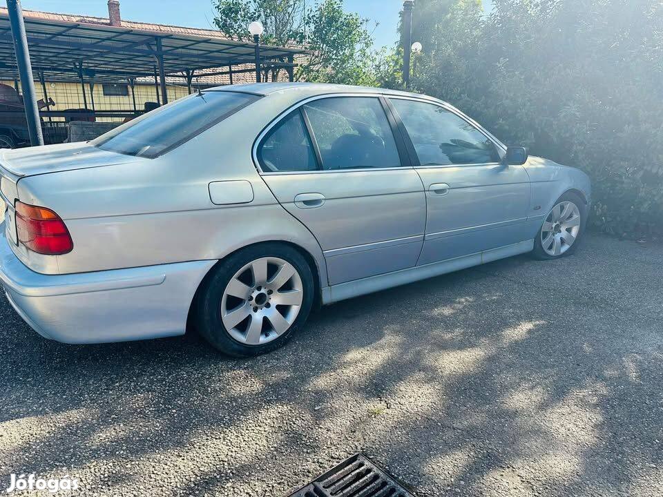 BMW 523i manuál Magyar papíros bontásra egyben eladó !