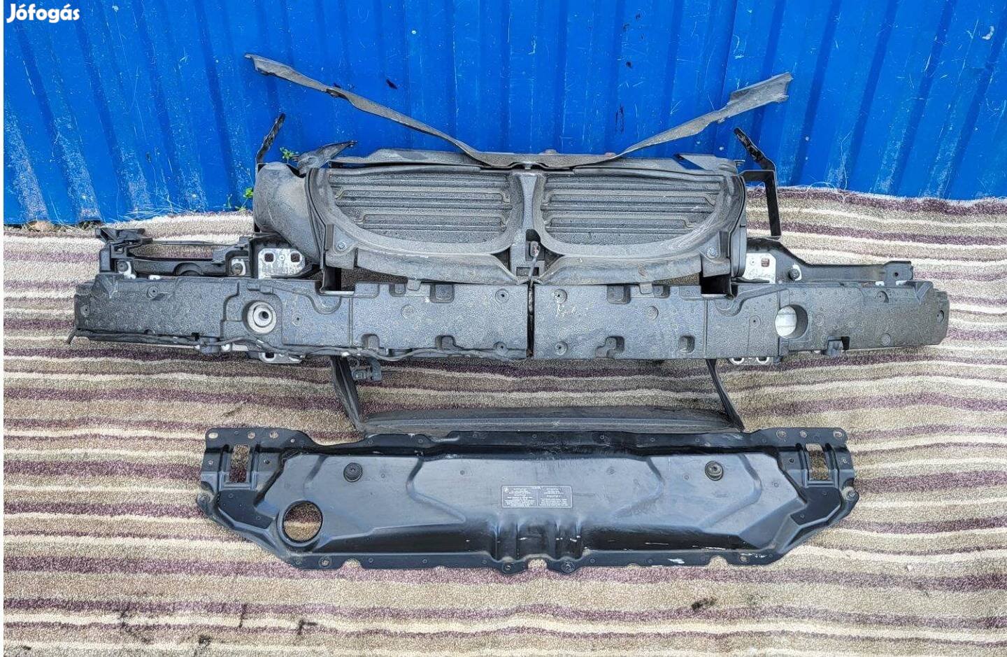 BMW 5 E60, E61 gyári 51647033741 zárhíd, homlokfal takaró