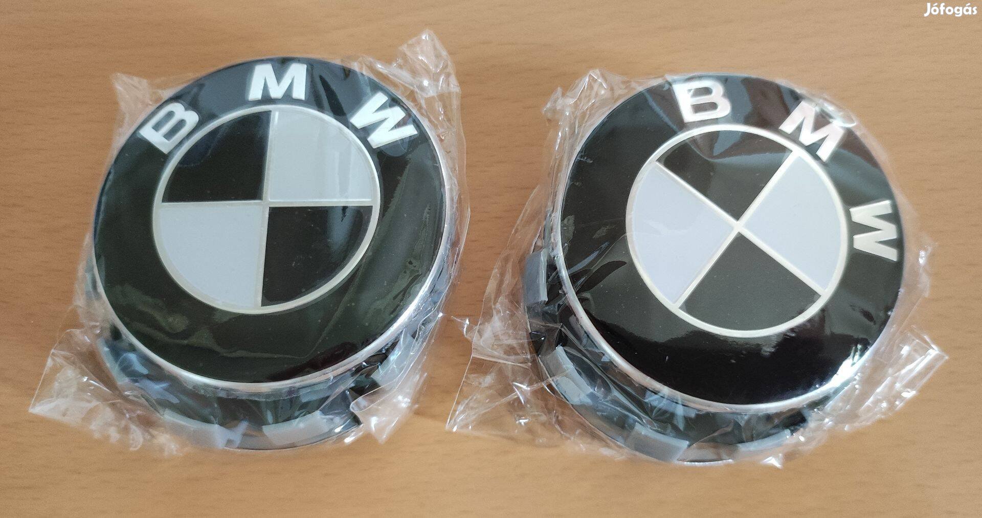 BMW 68 mm-es felni kupak (felni közép) készlet fekete-fehér