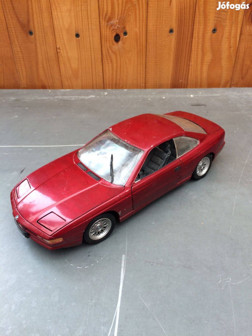 BMW 850i 1/18 Kisautó Modell autó + kisutok + emelo