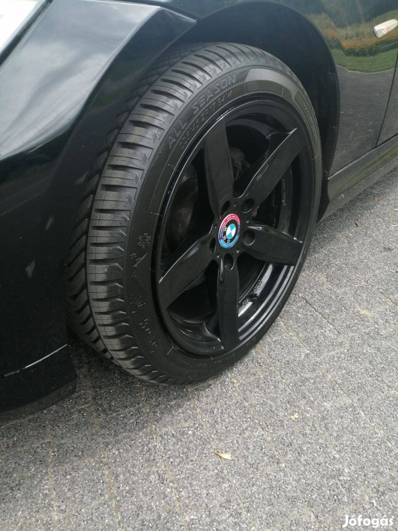 BMW Alufelni Négyévszakos Gumikkal