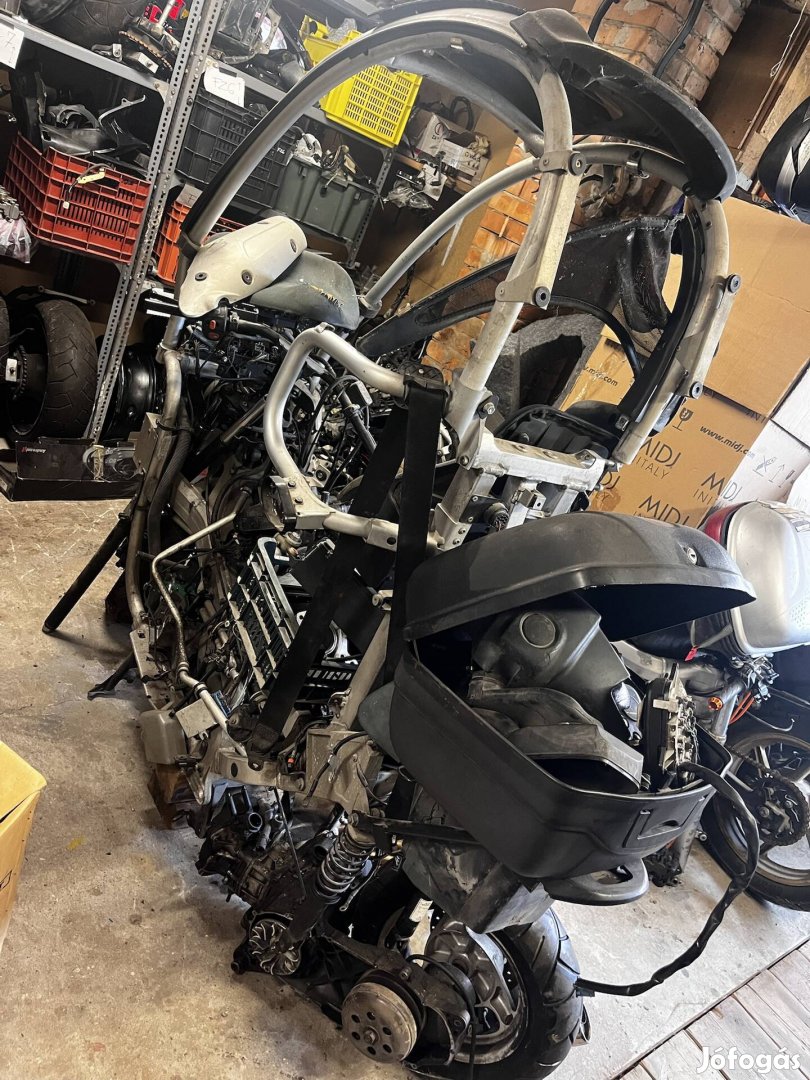 BMW C1 papíros váz és bontott alkatrészek