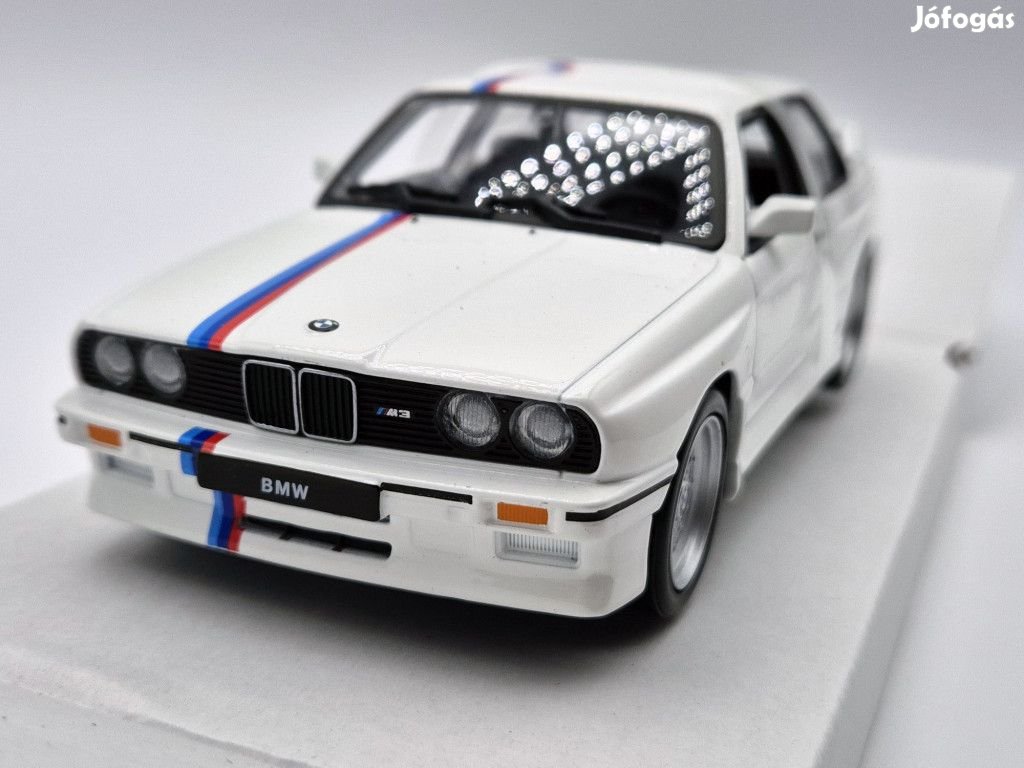 BMW E30 M3 (1988) - fehér  - Bburago - 1:24