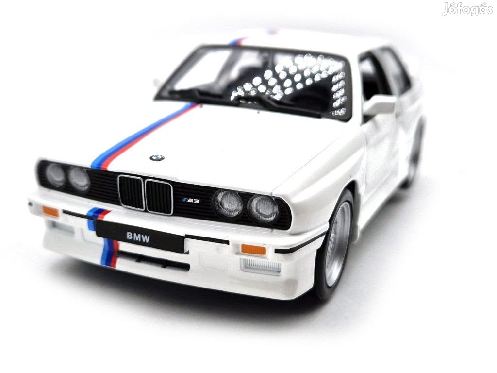 BMW E30 M3 (1988) - fehér  - Bburago - 1:24