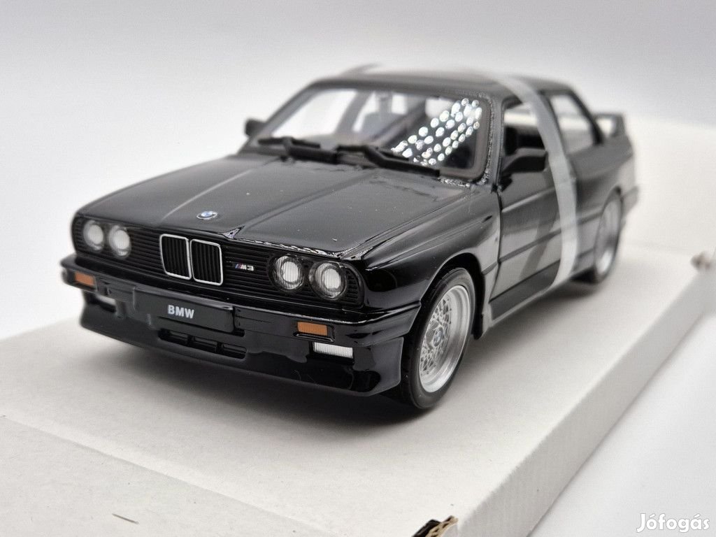 BMW E30 M3 (1988) - fekete - Bburago - 1:24