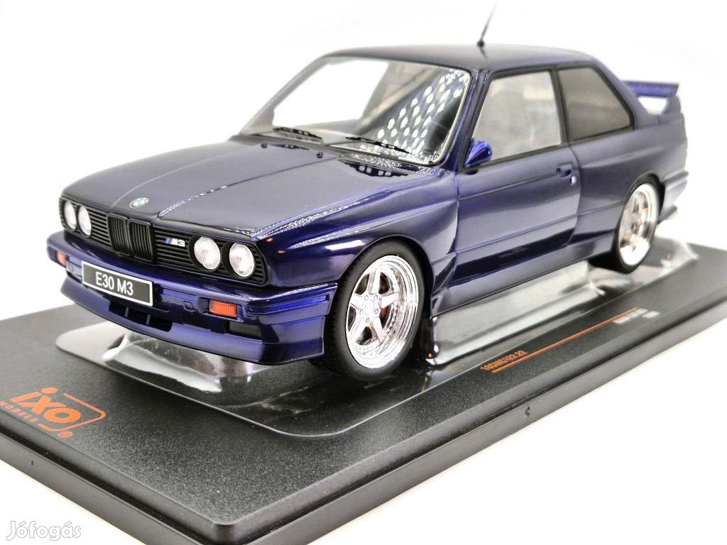 BMW E30 M3 (1989) -  Ixo - 1:18