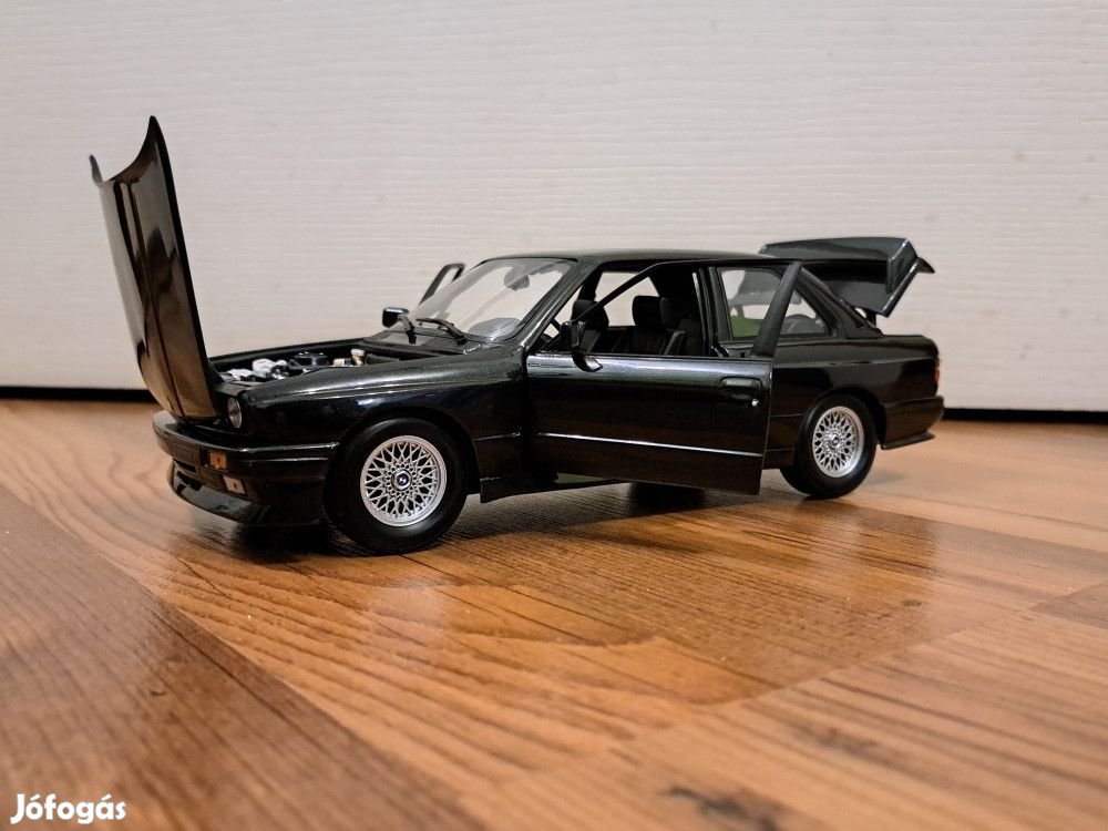 BMW E30 M3 - Minichamps - 1:18  - használt