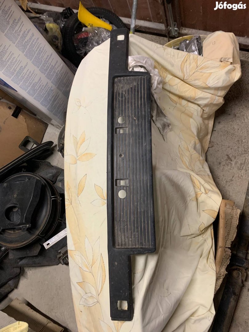 BMW E30 első lökhárító elem