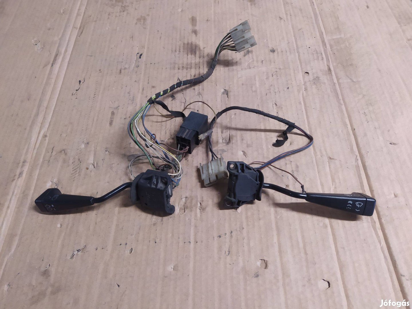 BMW E30 irányjelző és ablaktörlő karok eladók!