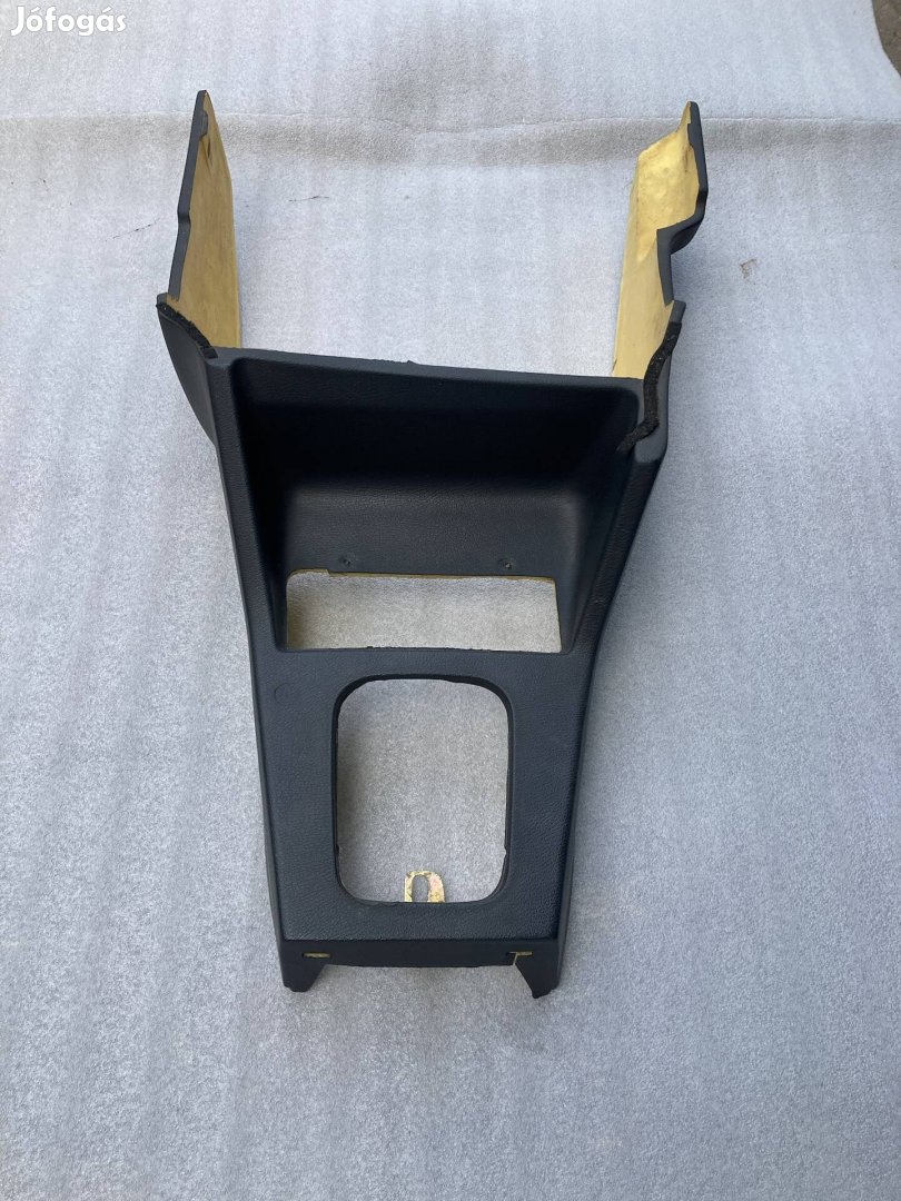 BMW E30 középbox