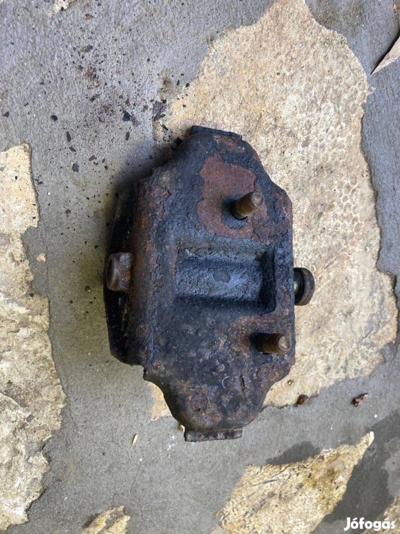 BMW E34 hátsó lökhárító tartó