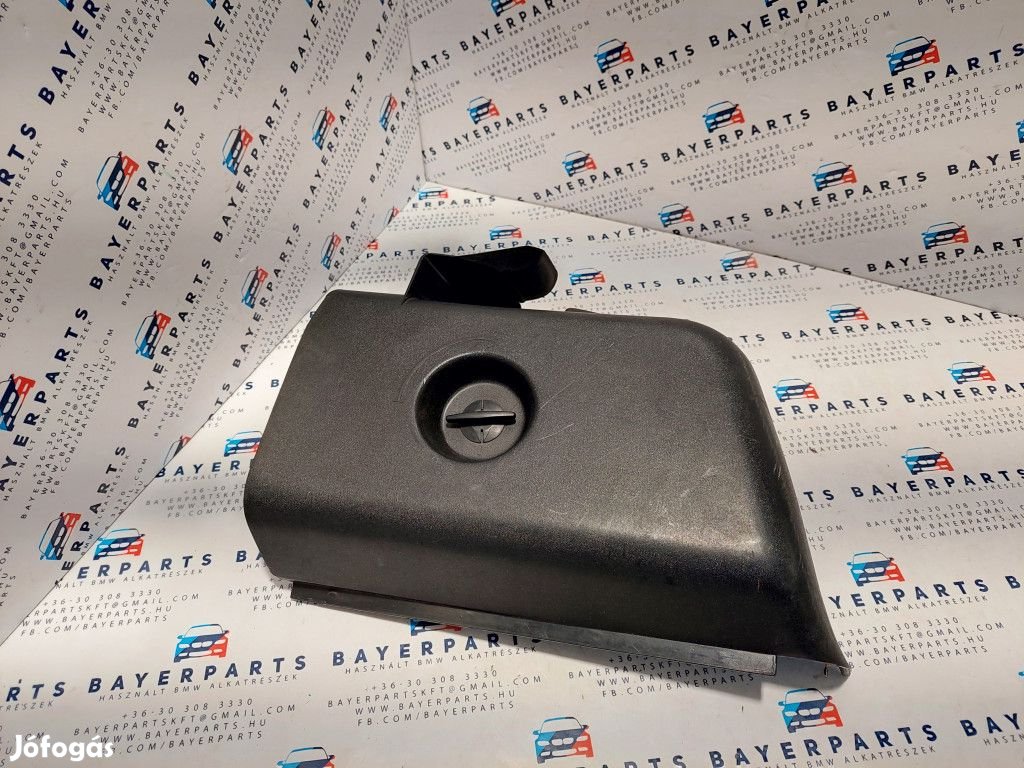 BMW E36 sedan jobb hátsó lámpa burkolat borítás