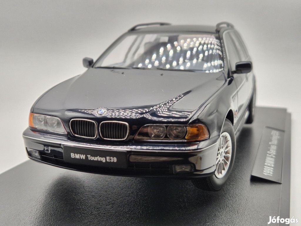 BMW E39 Touring (1998) - kék -  Triple9 - 1:18