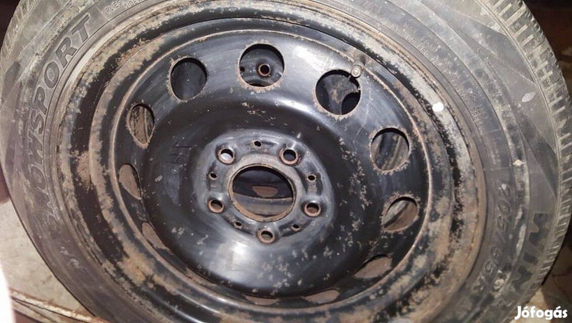 BMW E46 16"-os acélfelni téligumival eladó