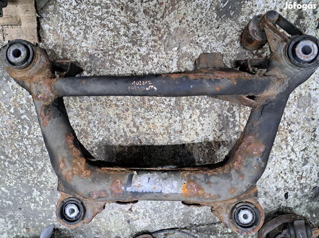 BMW E46 325xi 330xi 330xd hátsó bölcső diffi keret