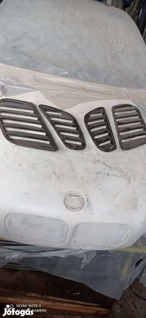 BMW E46 GTR Rács Motorháztetőbe