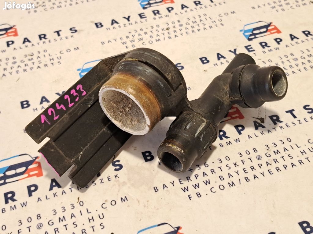 BMW E46 benzines manuális váltós kiegyenlítő tartály konzol csonk ido