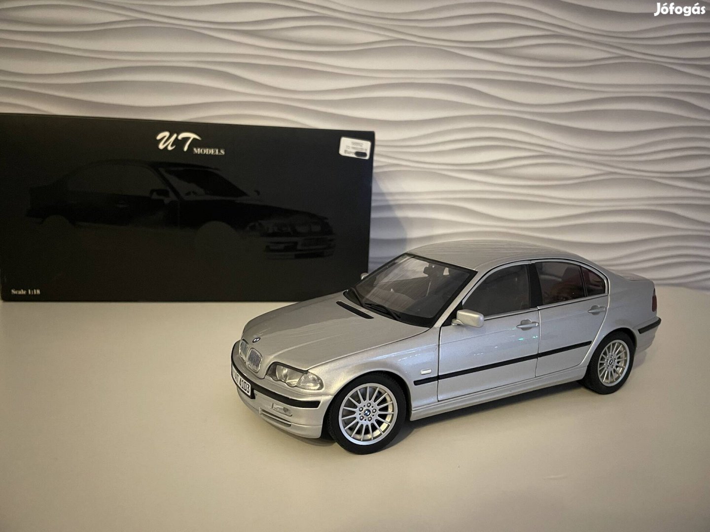 BMW E46 sedan 1:18 Ut modell