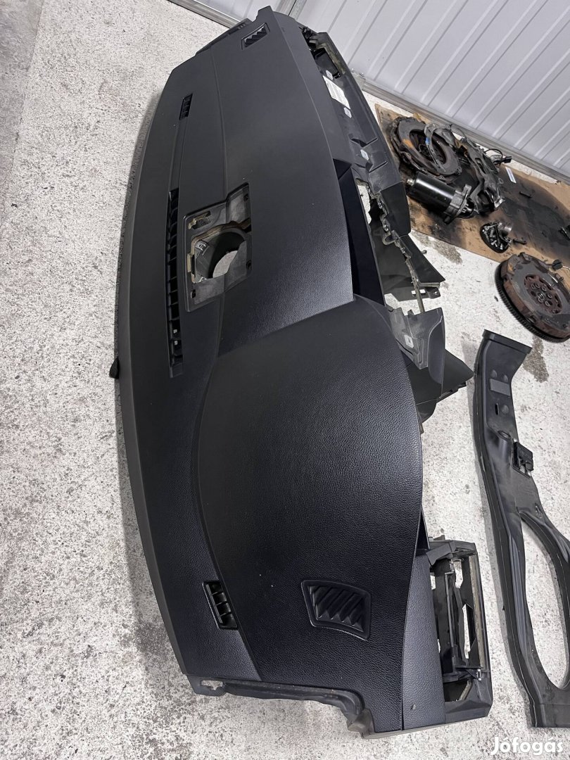BMW E60/61 kulcsos, pohártartós fekete műszerfalpárna