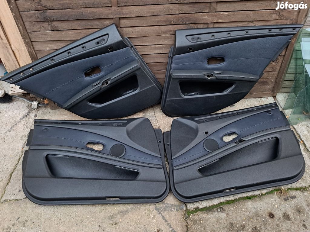 BMW E60 E61 fekete kék bőr ajtókárpit szett