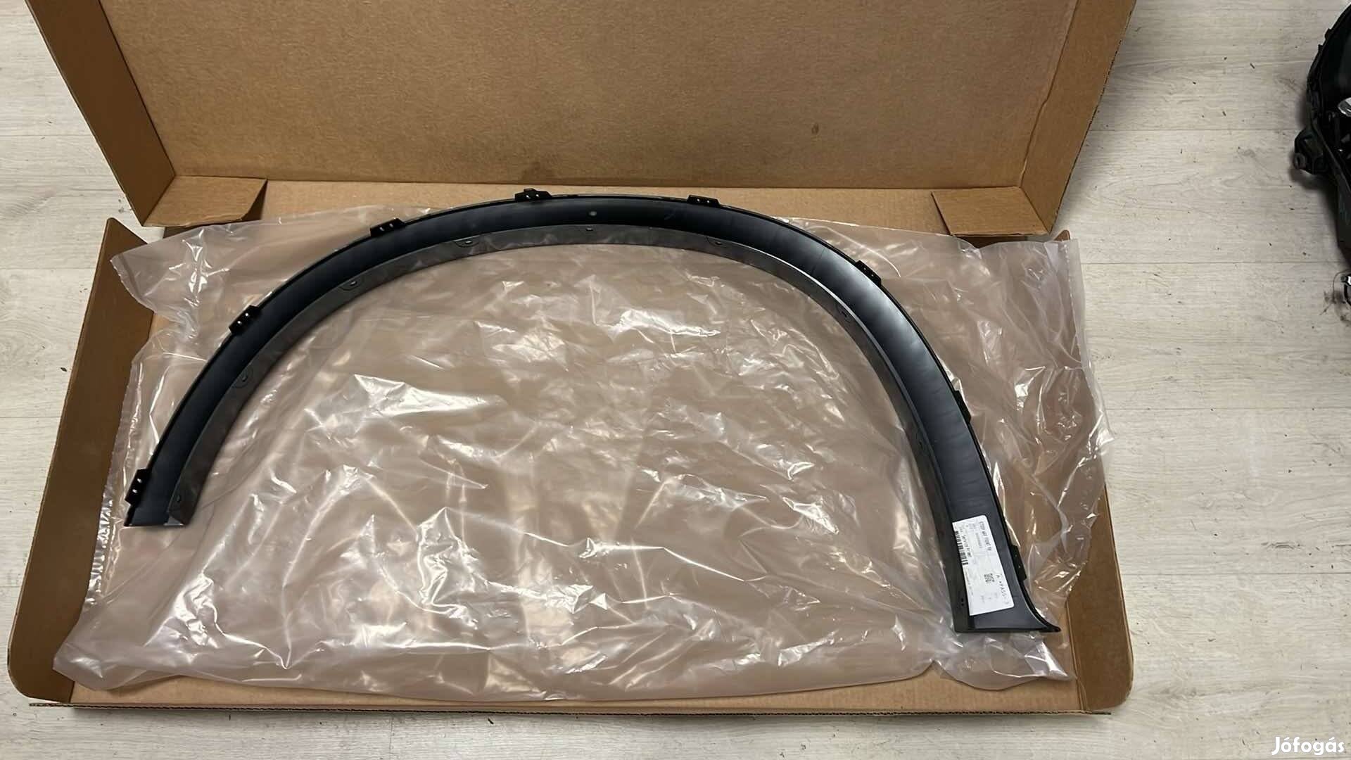 BMW E70 LCI M jobb első kerékjárati ív
