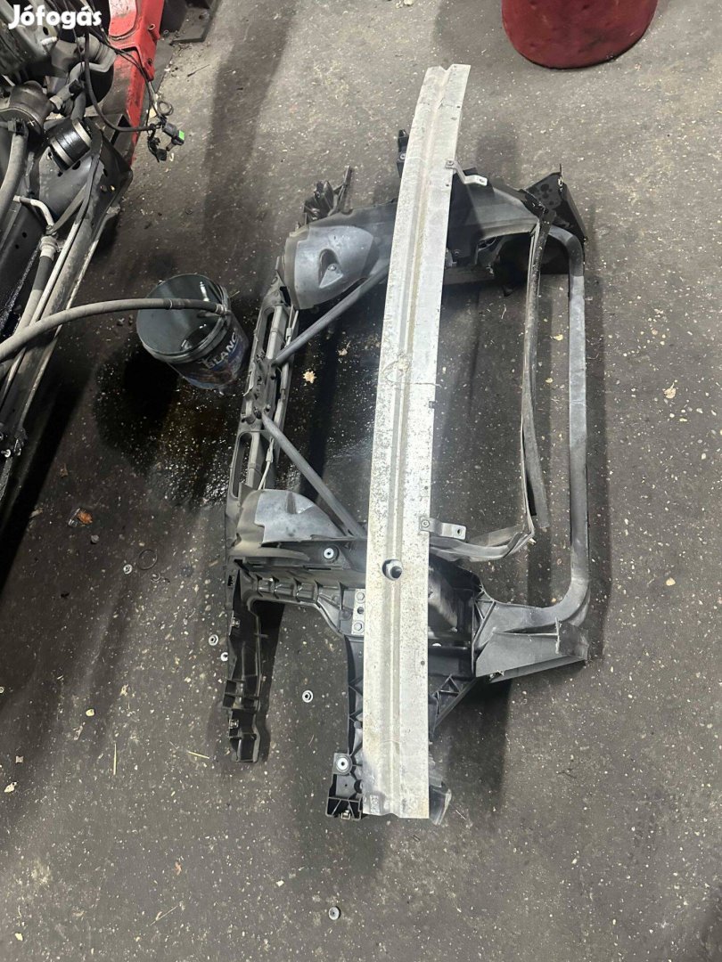 BMW E83 Homlokfal merevítővel