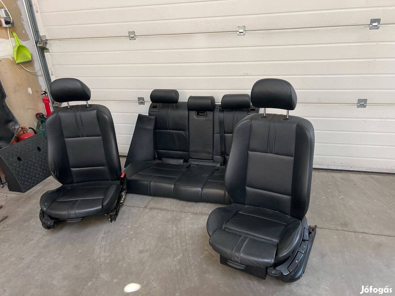 BMW E83 X3 fekete M csomagos combtámaszos fűthető ülés szett