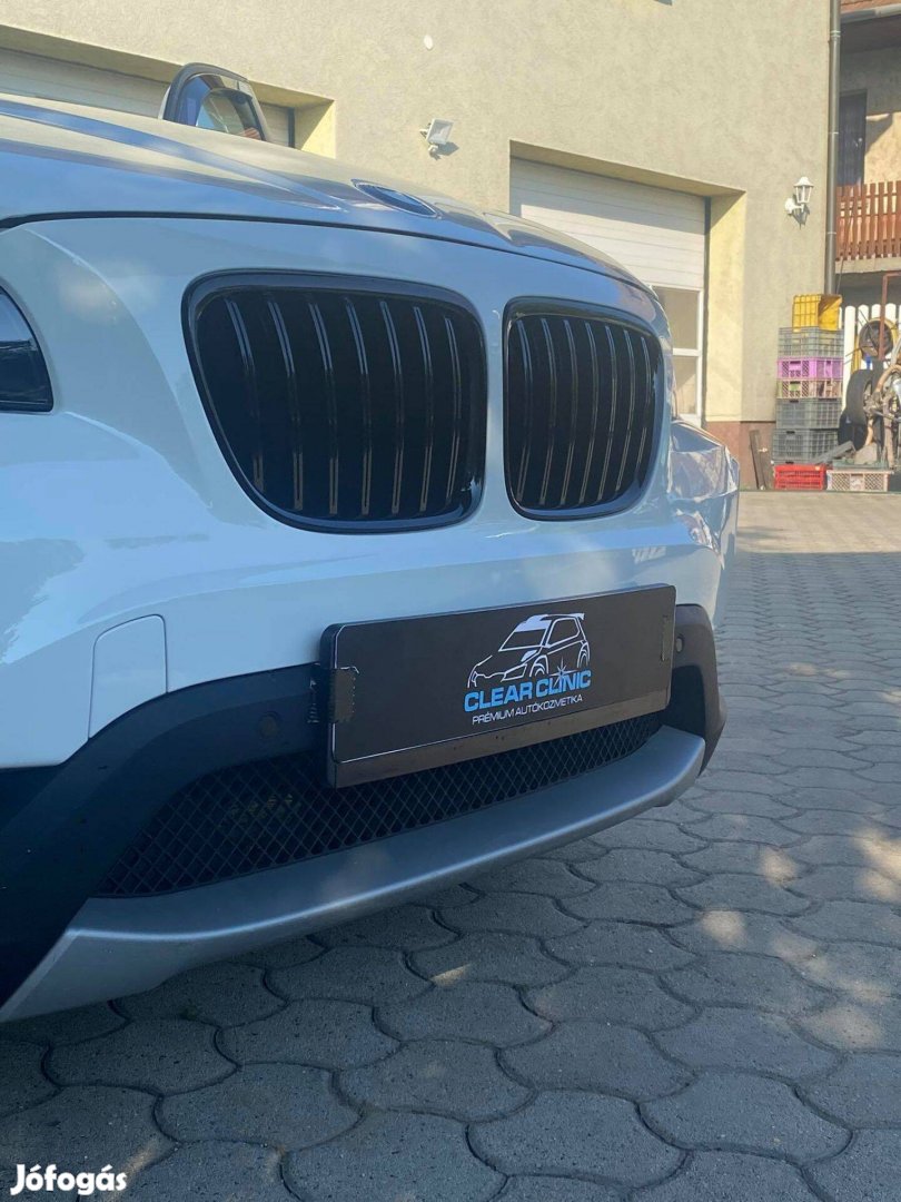 BMW E84 (X1 BMW) díszrács / vese / hűtőrács fényes fekete