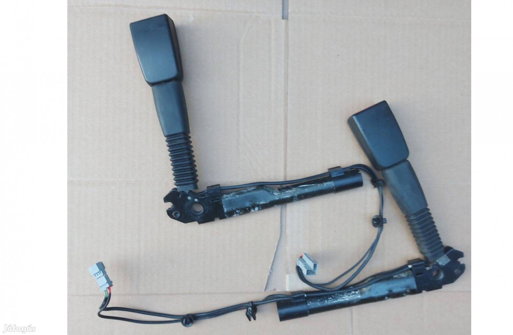 BMW E87, E90, X1 jobb első, bal első övfeszítő