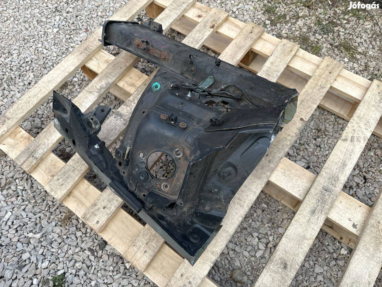 BMW E8X torony után vágott bal első hossznyúlvány