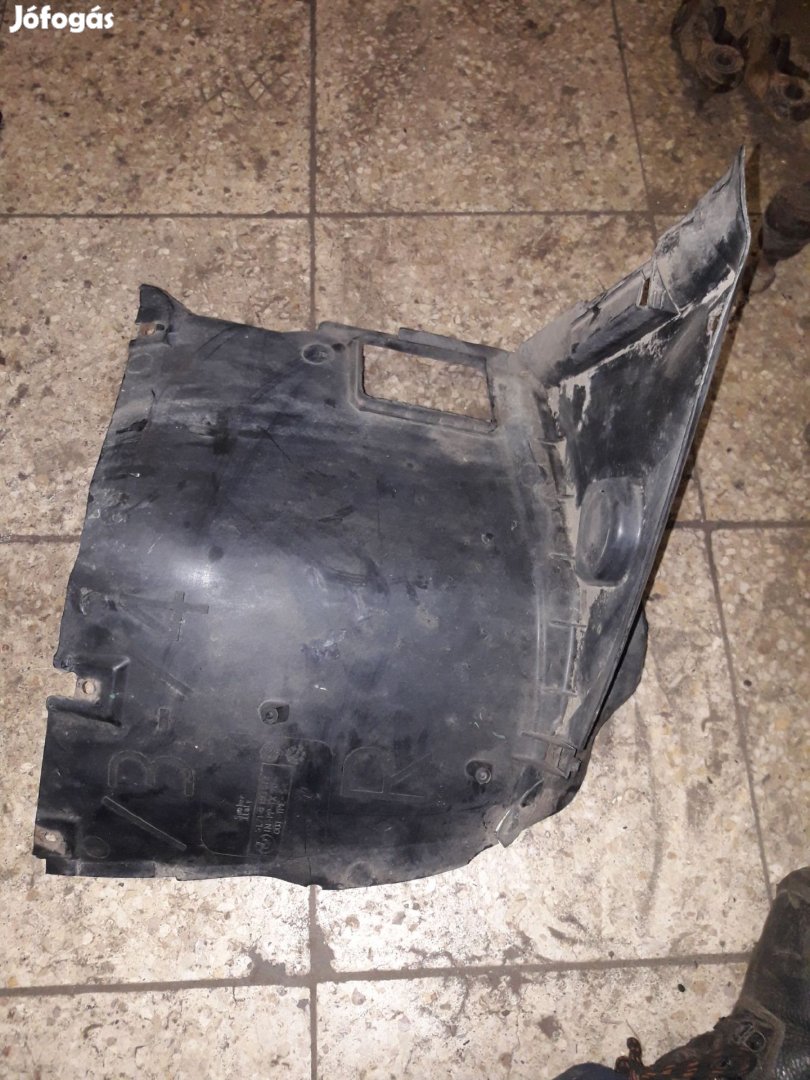 BMW E90 Bal Első Dobbetét