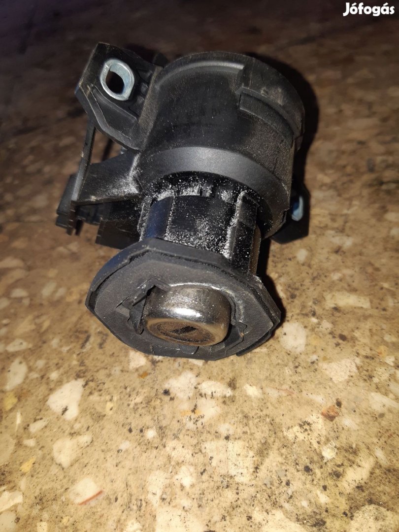 BMW E90 Csomagtérajtó Zárbetét