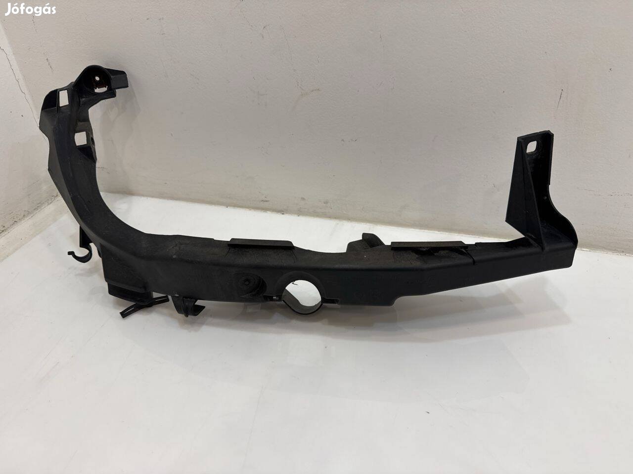 BMW E90 E91 jobb oldali facelift előtti fényszóró tartó