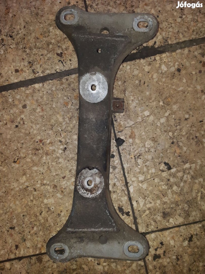BMW E90 Váltó Kereszttartó
