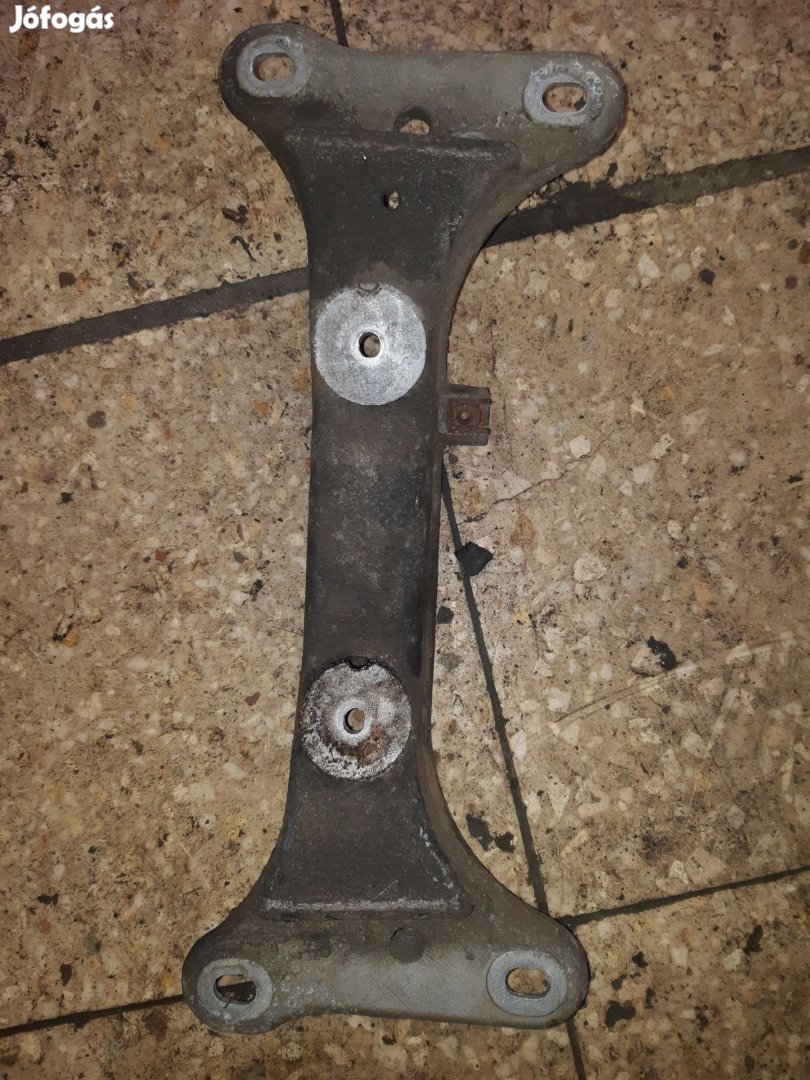 BMW E90 Váltó Kereszttartó