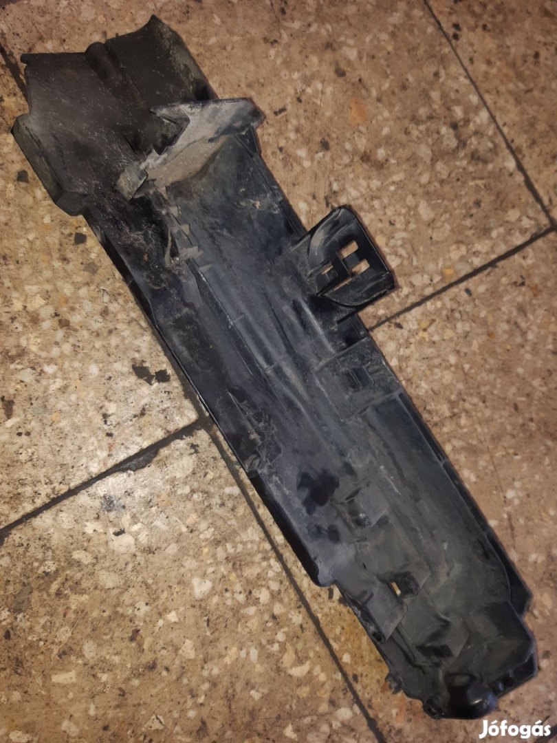 BMW E90 Vízhűtő Tartó