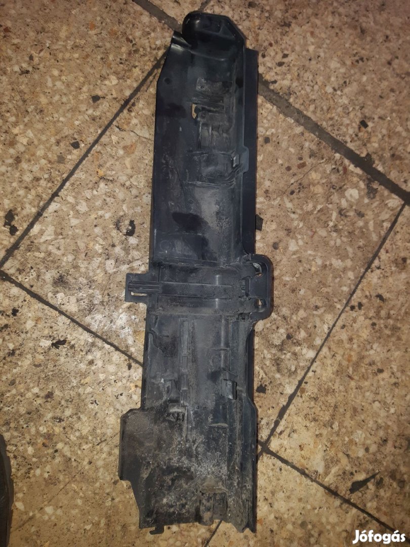 BMW E90 Vízhűtő Tartó