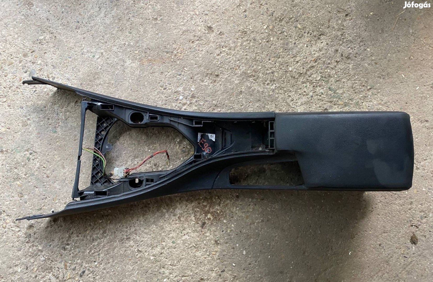 BMW E90 középső box