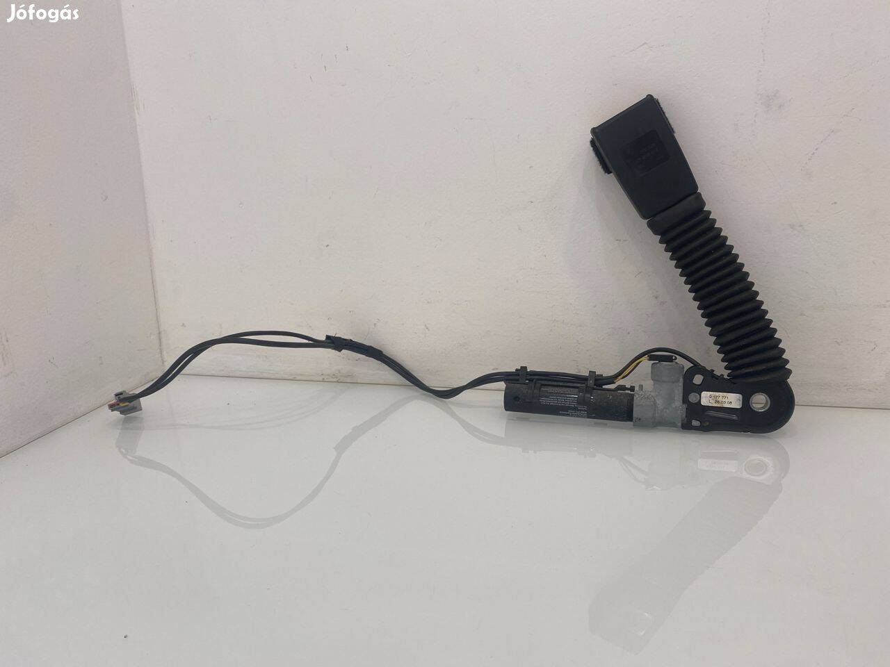 BMW E93 bal első övfeszítő 9177771