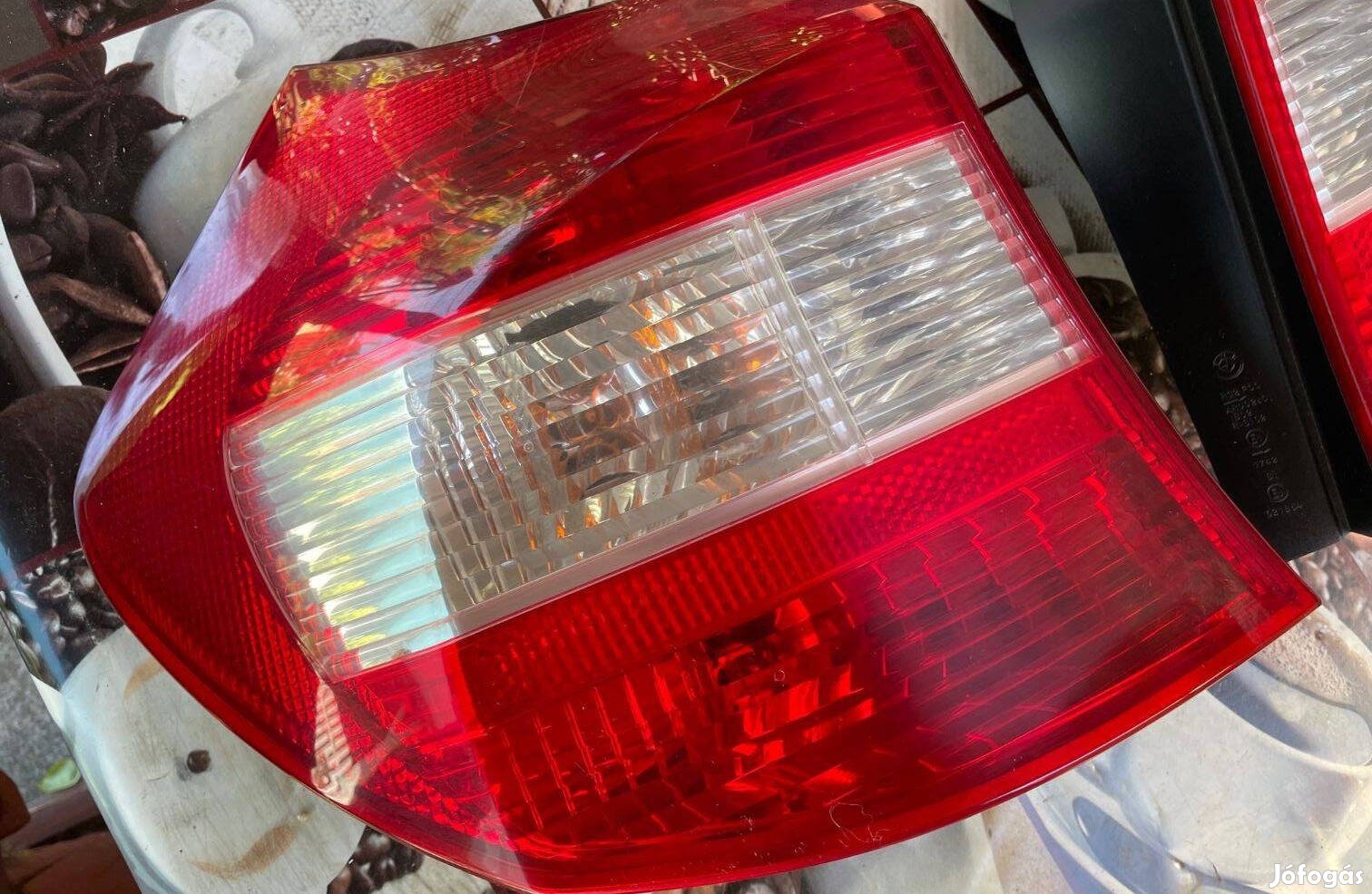 BMW E 81 mindkét hátsó lámpája rendben és olcsón vihető