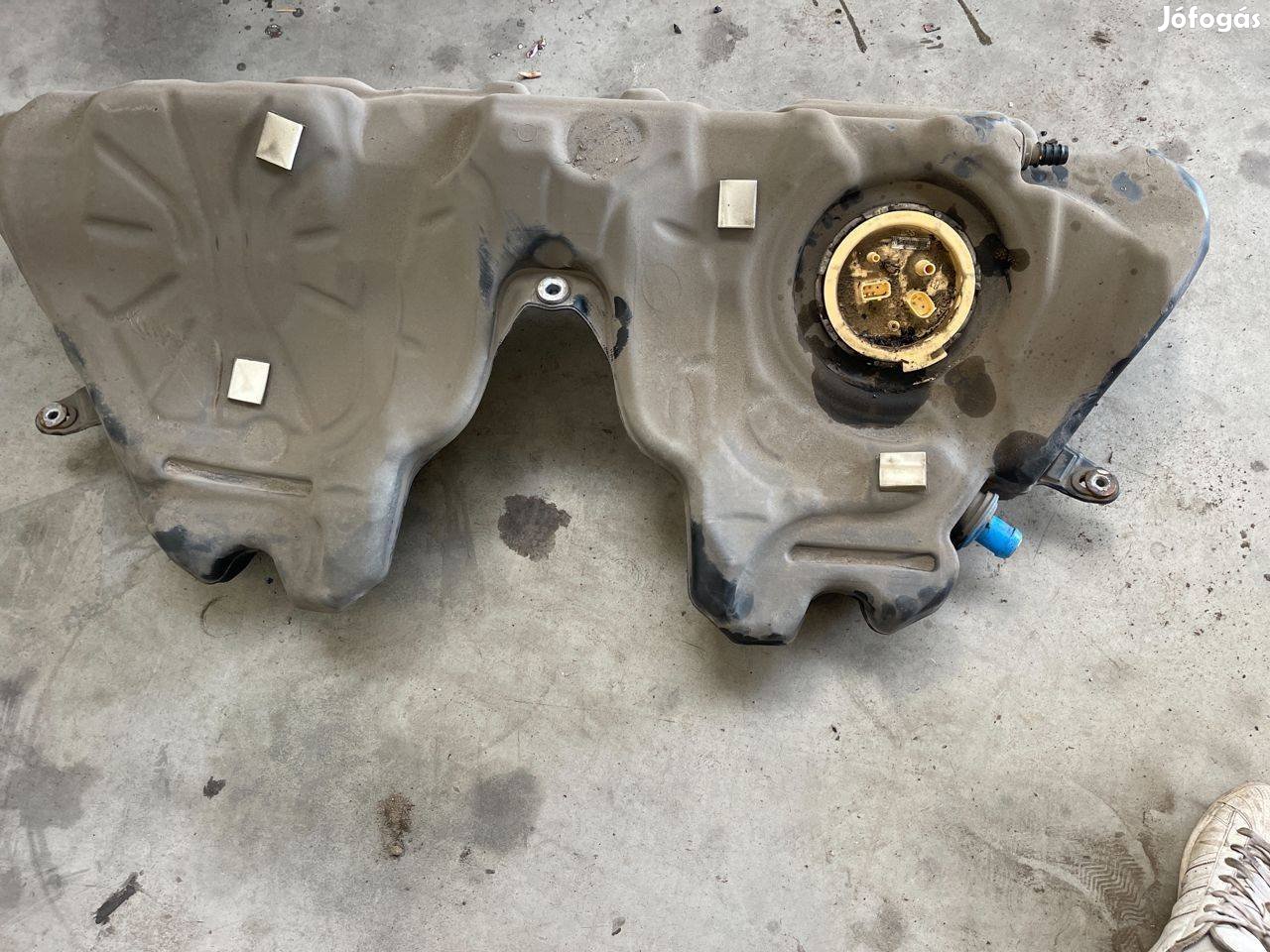 BMW F10 F11 520d N47D20C 184le üzemanyag tank 7217065