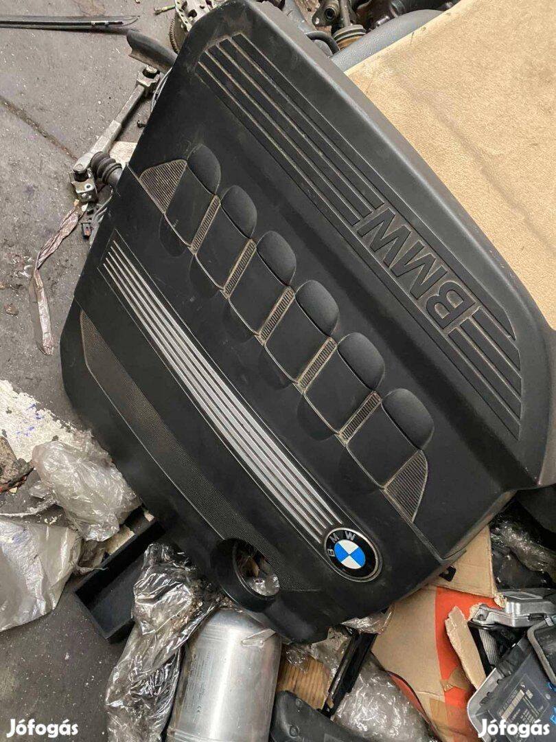 BMW F10 F11 F07 F01 F02 motorfelső burkolat